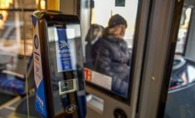 Бишкекчане могут использовать безналичную оплату проезда в троллейбусах