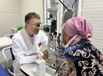 Офтальмологи из Китая проводят бесплатные операции по удалению катаракты