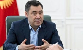 Садыр Жапаров поддержал идею изменения флага Кыргызстана
