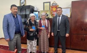 В Баткене два этнических кыргыза из Таджикистана получили статус кайрылмана