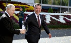 Фоторепортаж — Церемония официальной встречи Садыра Жапарова и Владимира Путина