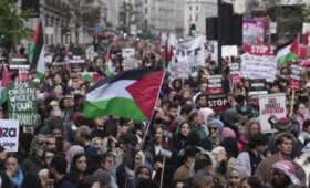 Тысячи сторонников Палестины вышли на демонстрацию в центре Лондона