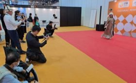 Кыргызстанка Алтынай стала звездой выставки ITB Asia в Сингапуре