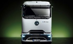 Mercedes-Benz eActros 600: флагманский электрический тягач с запасом хода в 500 км