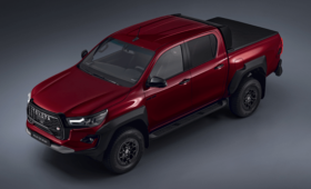 Toyota Hilux GR Sport 2024 модельного года: увеличенный дорожный просвет и иные тормоза