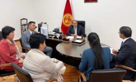 Глава Минздрава встретился с послом Пакистана в Кыргызстане