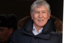Алмазбек Атамбаев продолжает лечение, в ближайшее время в Кыргызстан не приедет, – Сеид Атамбаев 