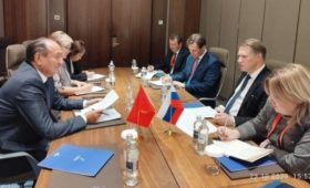 Министры здравоохранения Кыргызстана и России обсудили развитие фармацевтической индустрии