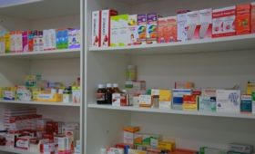 Депутаты предлагают дать возможность фармацевтам со средним образованием открывать аптеки в регионах 