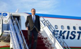 Премьер-министр Узбекистана Абдулла Арипов прибыл в Кыргызстан