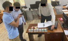 В Бишкеке   задержан   сотрудник  налогового органа за вымогательство