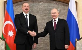 Путин и Алиев провели встречу в Бишкеке