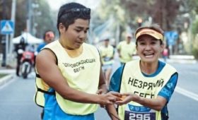 Незрячая бегунья Гульназ Жузбаева завоевала медаль Параазиатских игр в Китае