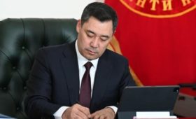 Садыр Жапаров подписал поправку в закон “О Конституционном суде”