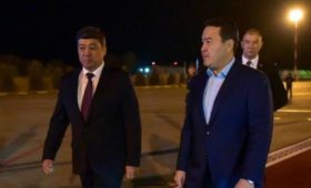 Премьер-министр Казахстана Алихан Смаилов прибыл в Кыргызстан