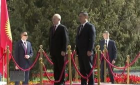 Президент России возложил цветы в мемориальном комплексе “Ата-Бейит”