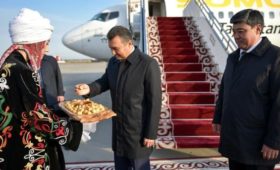 Премьер Таджикистана Кохир Расулзода прибыл в Кыргызстан
