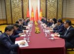 Акылбек Жапаров провел встречу с Премьером Госсовета Китая Ли Цяном