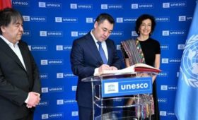 Садыр Жапаров встретился с генеральным директором ЮНЕСКО Одрэ Азуле