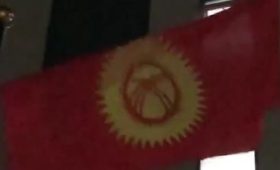 В корейском университете повесили флаг Кыргызстана, который не соответствует официальному