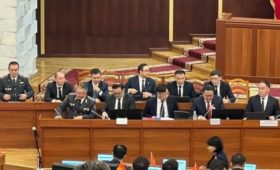 Жогорку Кенеш без обсуждения в первом чтении принял поправки в закон о прокуратуре и УПК, инициированные президентом