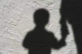 В Бишкеке камера зафиксировала похищение ребенка
