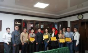 Руководство ГУВД Бишкека поздравило журналистов с  праздником