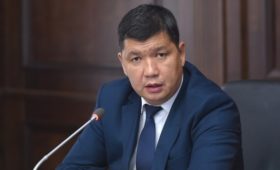 Мэра Бишкека Джунушалиева уволят, если он до марта не решит проблему пробок, – Кабмин