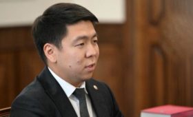 Президент Жапаров принял посла Кыргызстана в Беларуси Султанбаева
