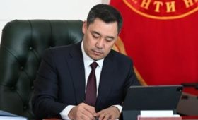 Садыр Жапаров назначил 5 судей местных судов до достижения предельного возраста