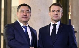 Президент Садыр Жапаров провел переговоры с президентом Франции Эмманюэлем Макроном
