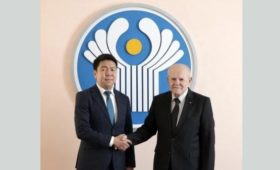 Посол КР Султанбаев и замгенсека СНГ Анфимов обсудили реализацию приоритетов кыргызского председательства в организации