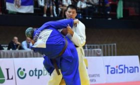 Эмиржан Жолдошказиев завоевал серебро молодежного чемпионата Азии в Ташкенте