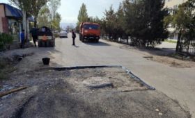 В Бишкеке  устраняют дорожные дефекты