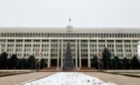 Парламент в закрытом режиме рассматривает постановление о 85-летии Жогорку Кенеша 