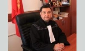 Садыр Жапаров прекратил полномочия судьи Бишкекского горсуда Алмаза Карабекова