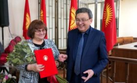 Антонина Рыбалкина награждена медалью ветерана Судебного департамента при Верховном суде