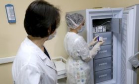 Ряд больниц Кыргызстана получил 11 новых холодильных камер