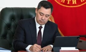 Садыр Жапаров утвердил Положение о спецпредставителе президента по реализации Пятилетия действий по развитию горных регионов