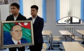 В КР почтили память общенационального лидера Азербайджана Гейдара Алиева