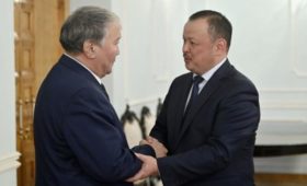В Жогорку Кенеше встретили первого зампредседателя Государственного Собрания Якутии Жиркова