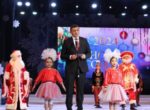 Детям Свердловского района вручили новогодние подарки