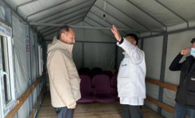 В двух детских стационарах города Бишкек установили мобильные госпитали