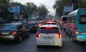 Мэр Бишкека внесет в Кабмин концепцию и план по решению проблемы пробок в столице