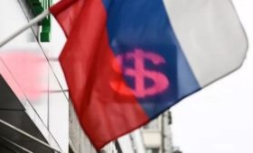 Россия почти выдавила доллар и евро из расчетов