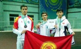Спортсмены из Бишкека завоевали медали на турнире по фехтованию в Казахстане