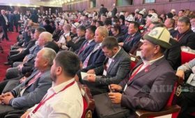 В курултае с участием Садыра Жапарова принимают участие 695 делегатов