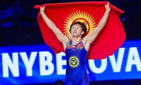 Айсулуу Тыныбекову признали лучшей в мире среди женщин-борцов в 2023 году