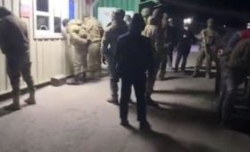 ГКНБ задержаны 8 пограничников за пропуск контрабандного груза
