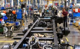 На бывшем заводе Volvo в Калуге возобновили производство коммерческих автомобилей